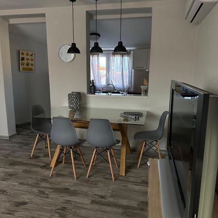 Private Modern Apartment Nea Roda Esterno foto