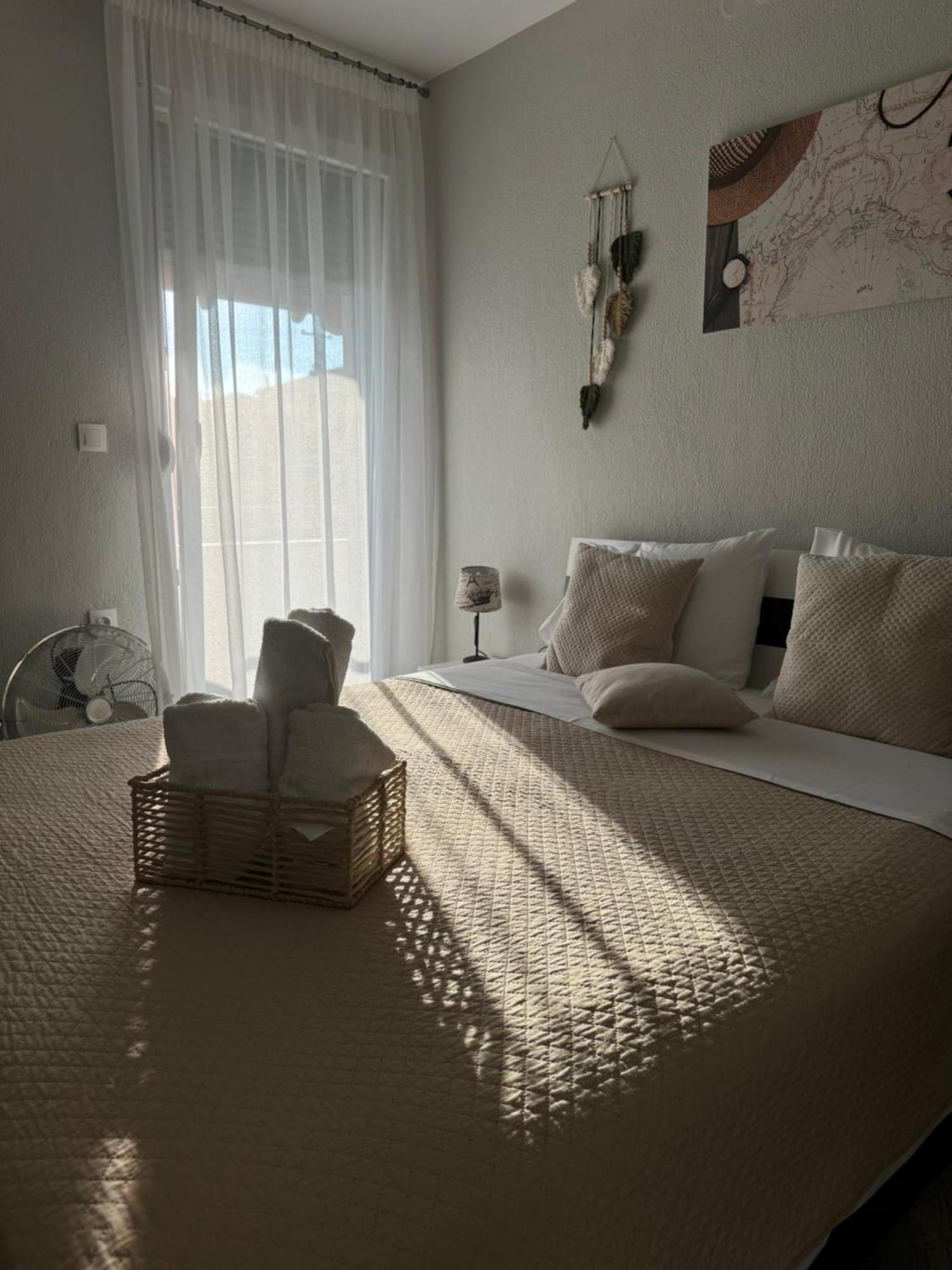 Private Modern Apartment Nea Roda Esterno foto