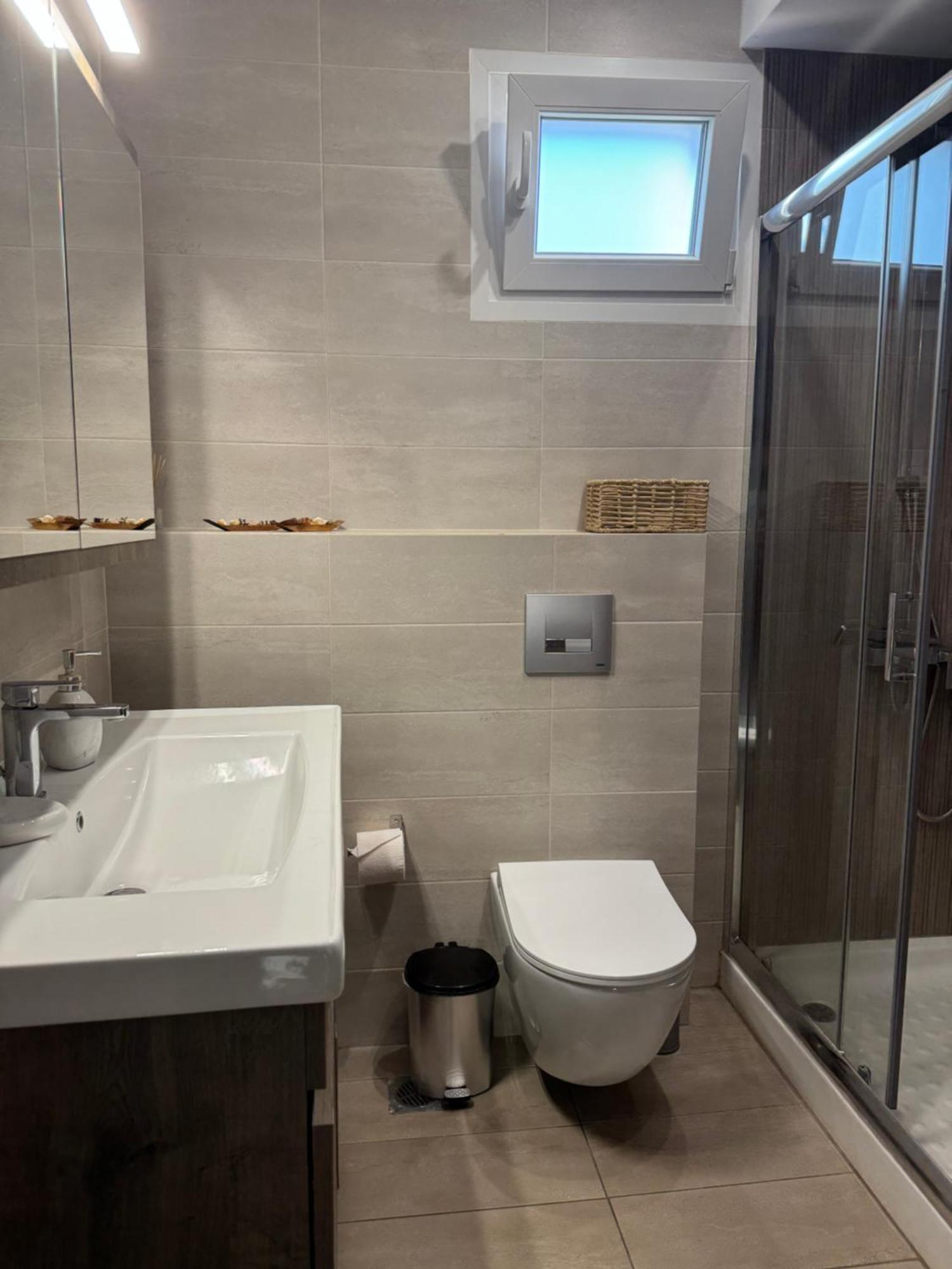 Private Modern Apartment Nea Roda Esterno foto