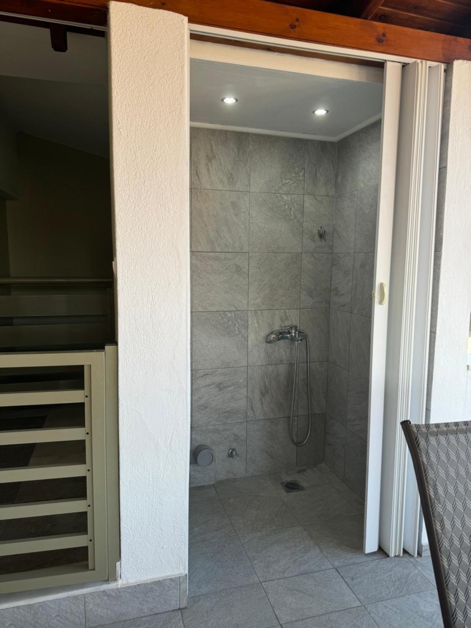 Private Modern Apartment Nea Roda Esterno foto