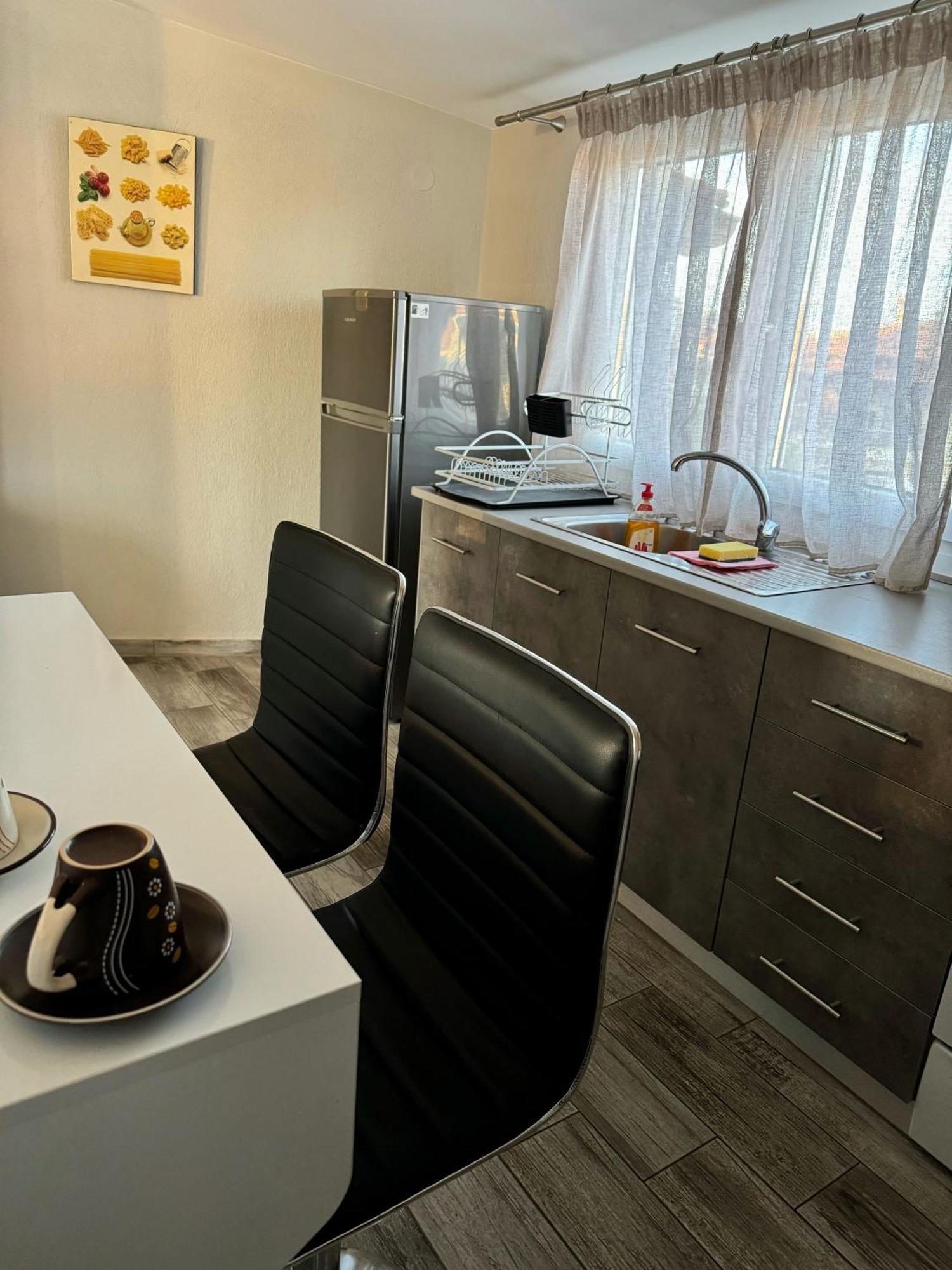 Private Modern Apartment Nea Roda Esterno foto