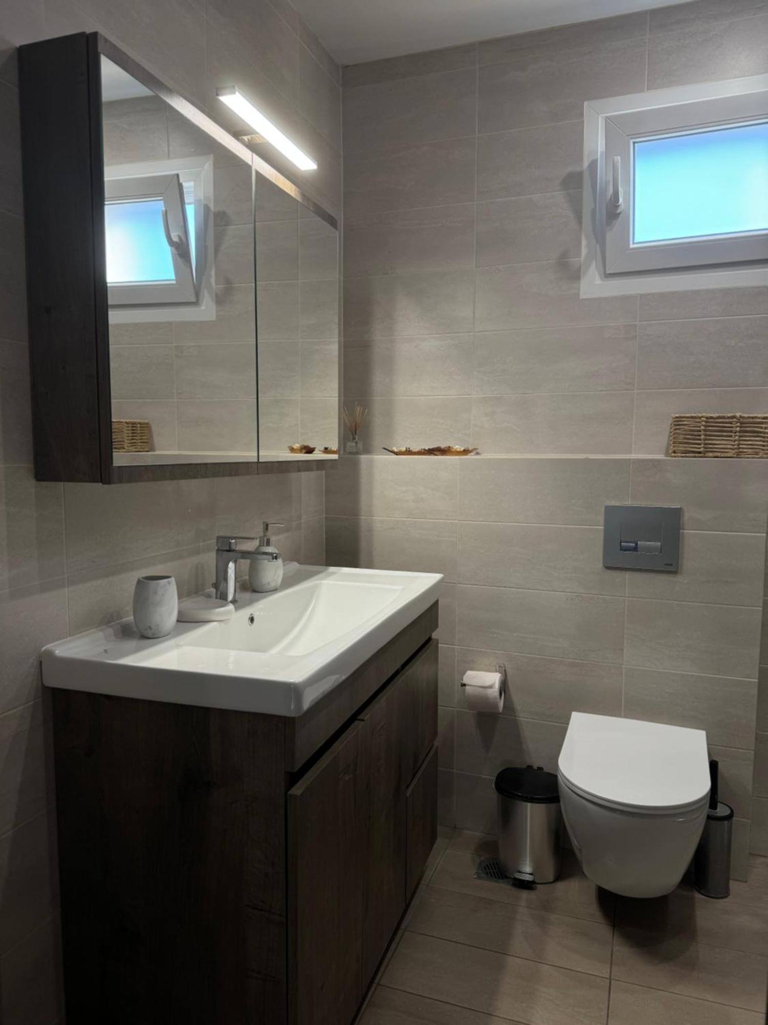 Private Modern Apartment Nea Roda Esterno foto